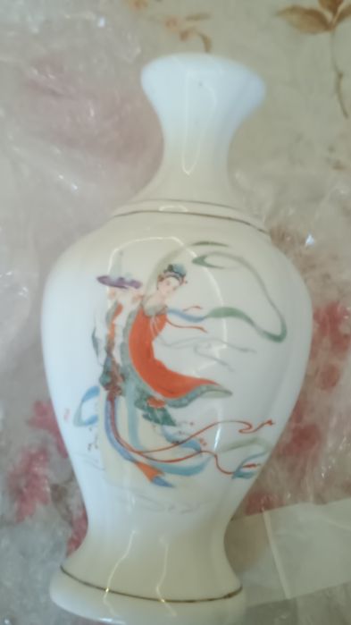 Порцеланова ваза с маркировка