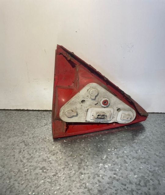 Lampa / Tripla stop stanga pe aripa Dacia Solenza prima generatie