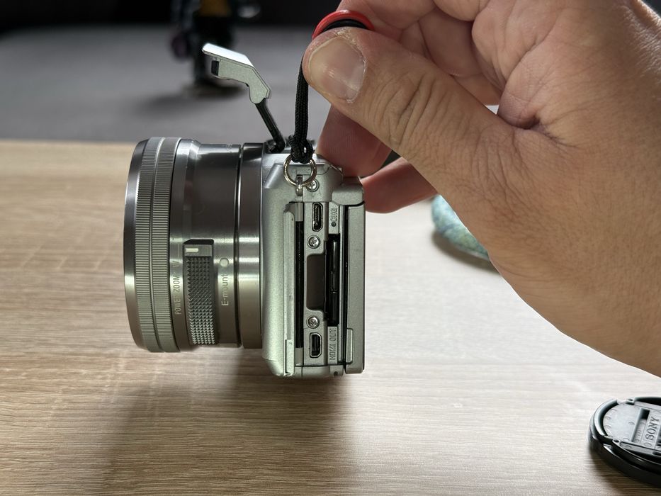 Sony Alpha A5000 + 16-50mm OSS