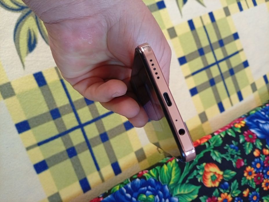 Vivo y28  xotira 128 aperativka pamyat 8+8