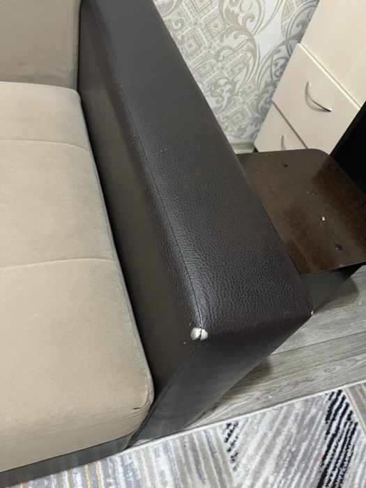 Продаю диван с креслом и пуфиком.