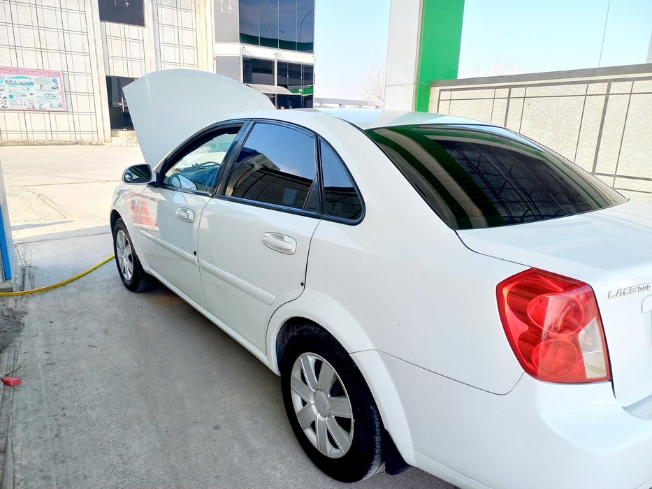 Шевралет ласетти сотилади