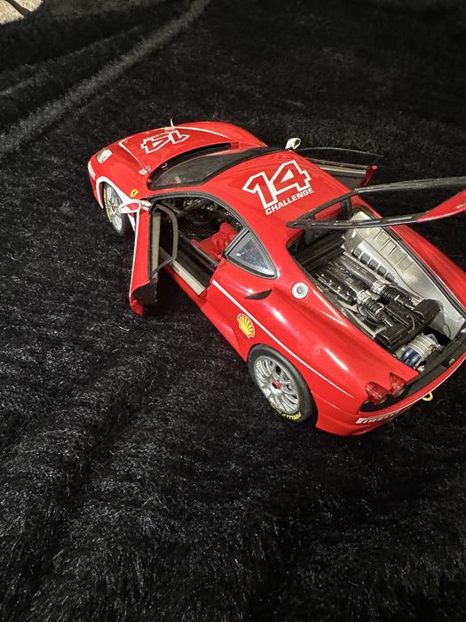 Ferrari cu anumite parti lipsa si anumite imperfectiuni