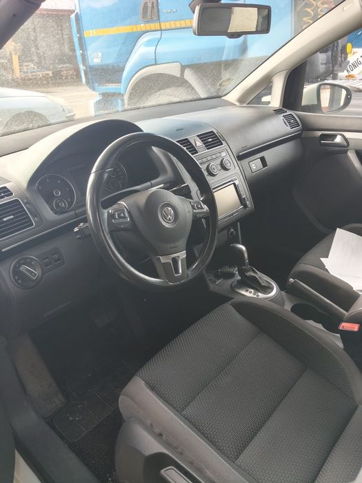 Vând Volkswagen Touran