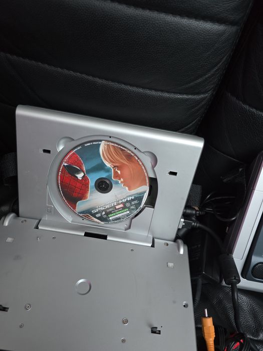 DVD / DivX portabil cu două ecrane lcd