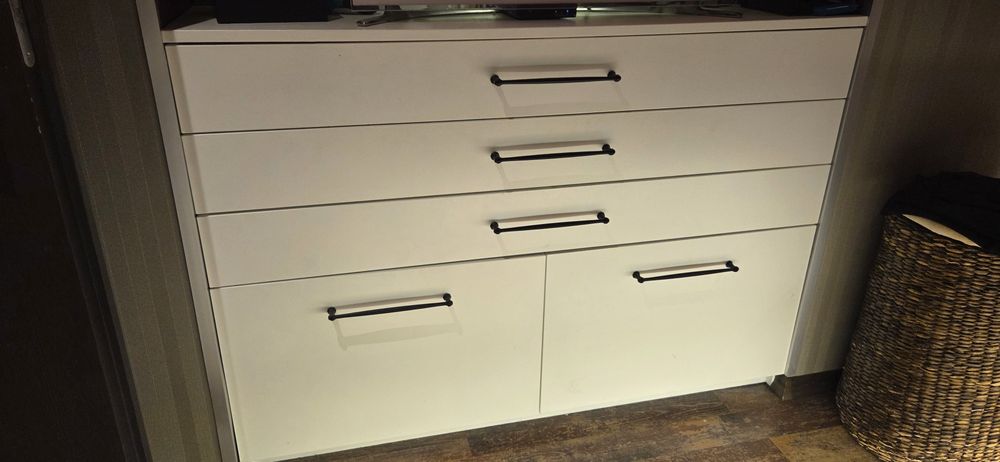 Дръжки за мебели