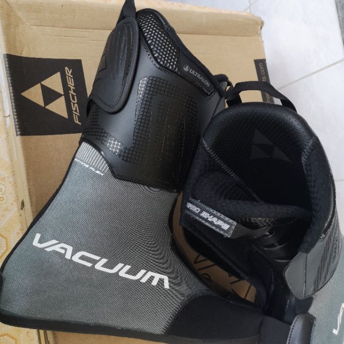 Clapari Fischer RC4 Vacuum,ca noi, flex 130,marime 28,5, la 1300 lei!