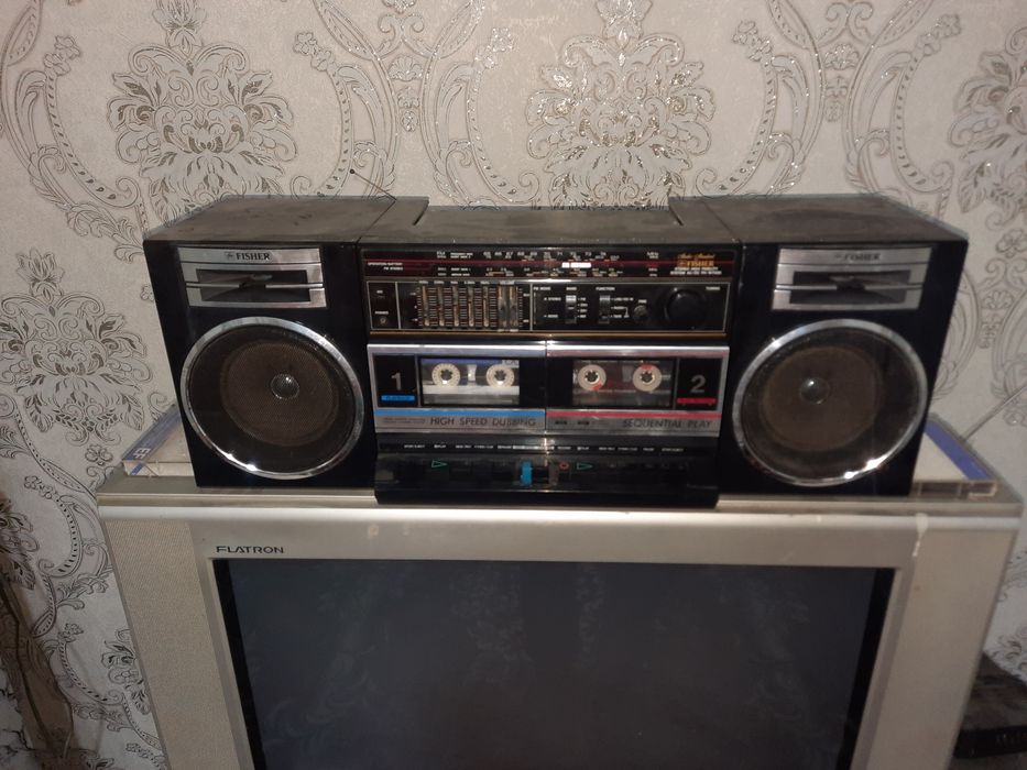 Магнитофон в хорошем состоянии, олган одам хазатиб ишлатади