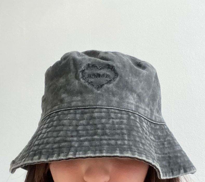 Различни Шапки с козирка и Bucket hat