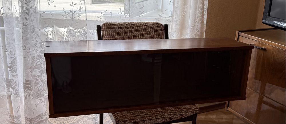 винтажный шкаф-сервант