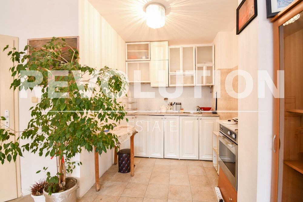 Дава се под наем Двустаен апартамент в София, Изгрев - 65 кв.м за 648.21 € - Снимка #3