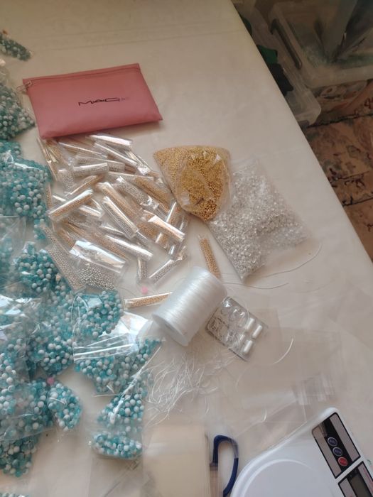 Бисеры 5 тонн оптом отдам, разные виды есть.