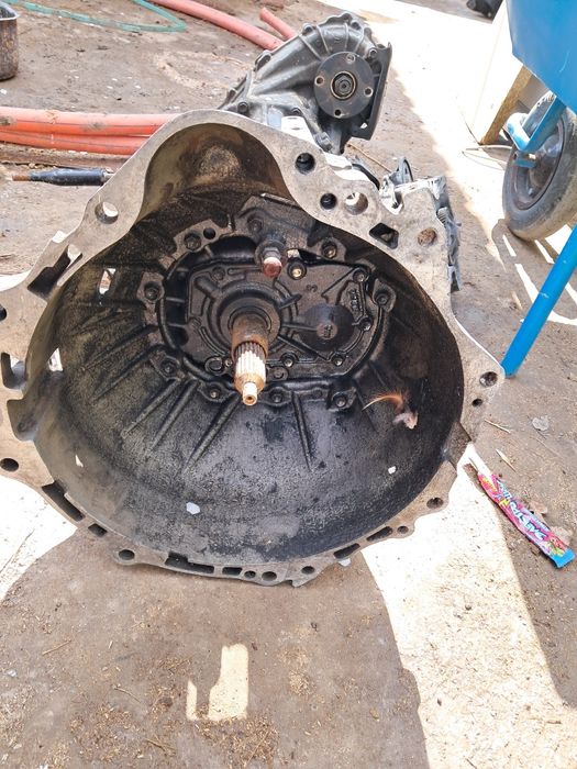 Коробка продаётся механика от тойота сюрф прадо хай люкс .не дорого .