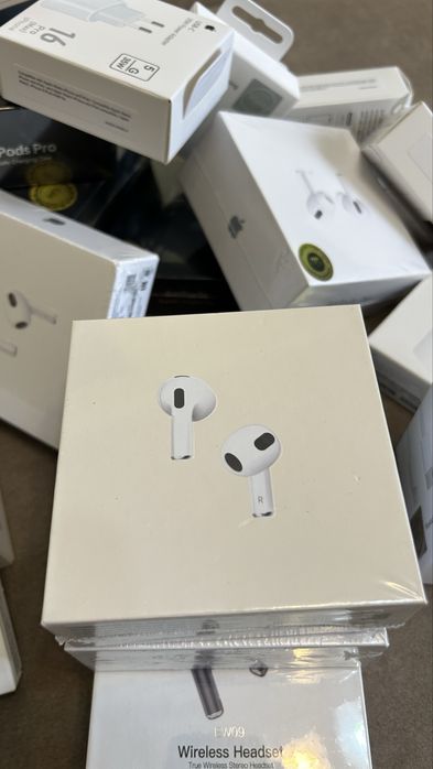 AirPods наушниктері
