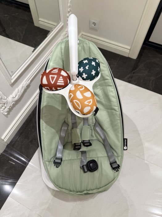 Электронная люлька последнего поколения. Шезлонг 4 moms