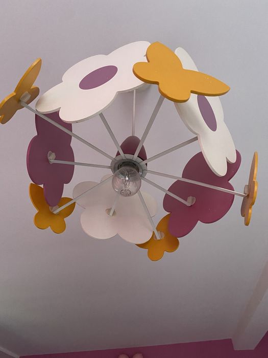 Lustră pentru camera de copil