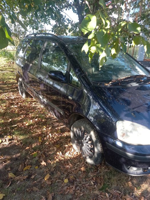 Vând Ford galaxi 2001