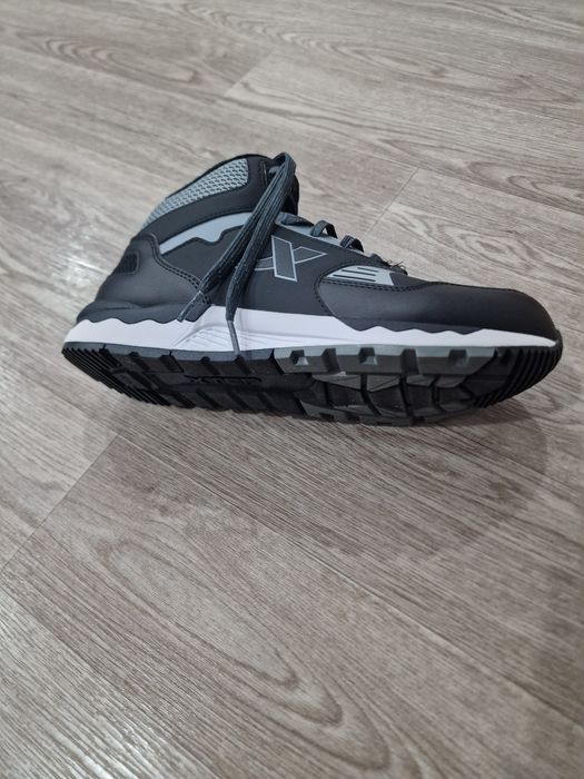 Зимние кроссовки