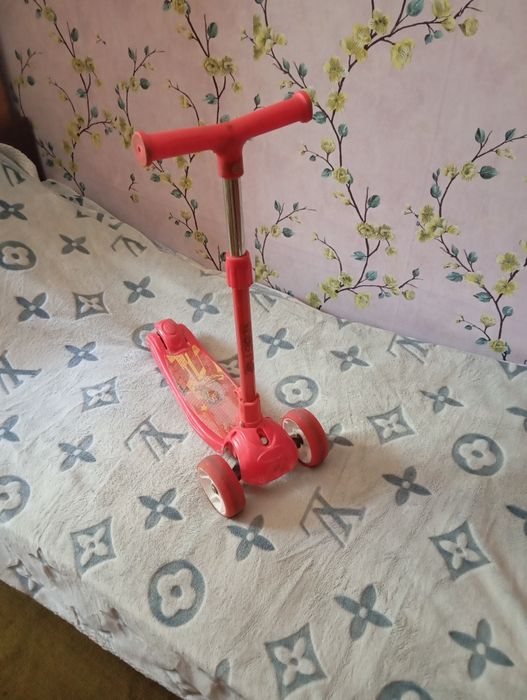 Продам Детский самокат