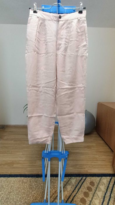 Vând pantalonii de primavara, vara