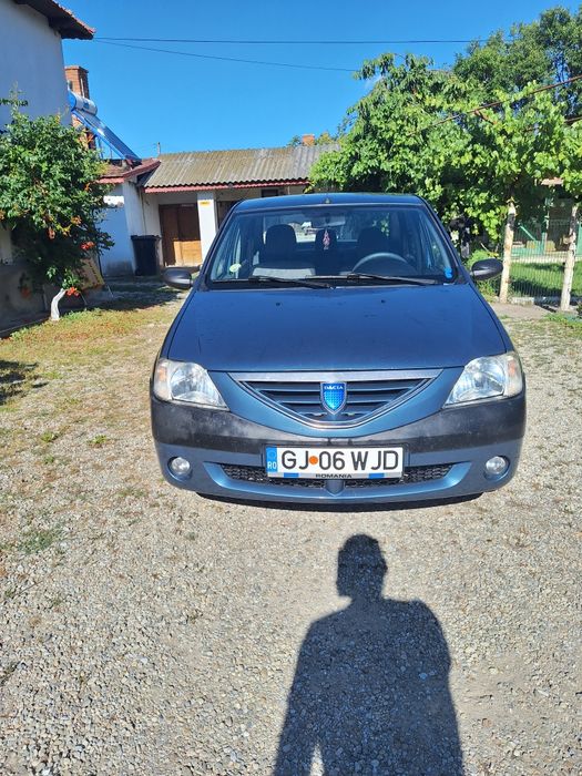 Vând Dacia Logan