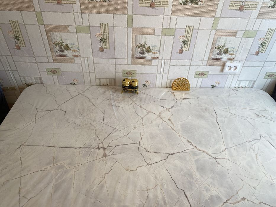 Продаю стол семей