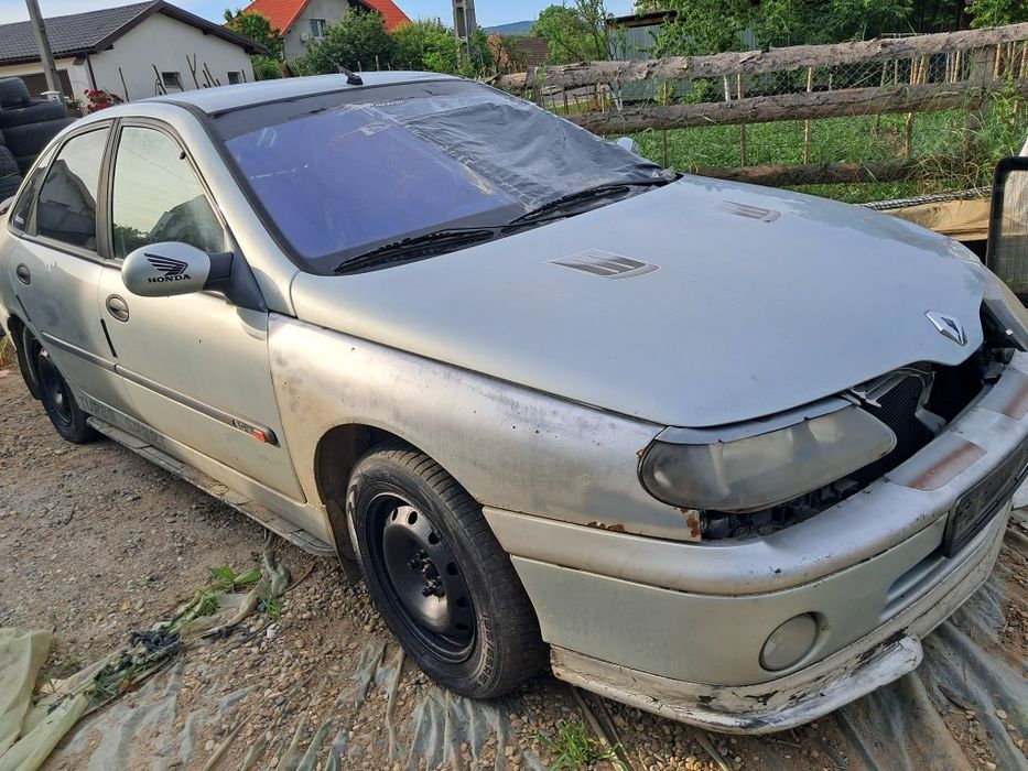 Vând Renault Laguna 1 înmatriculată puțin avariata