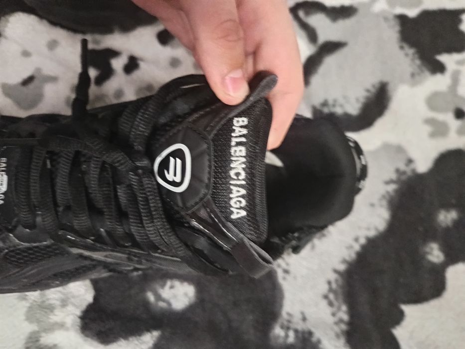 Vând Balenciaga Runner