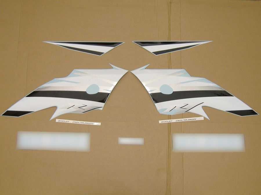 Стикери Yamaha R1 трето поколение 2004г-2006 лепенки Ямаха р1 rn12 yzf