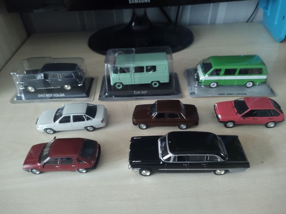 Разни модели 1:43