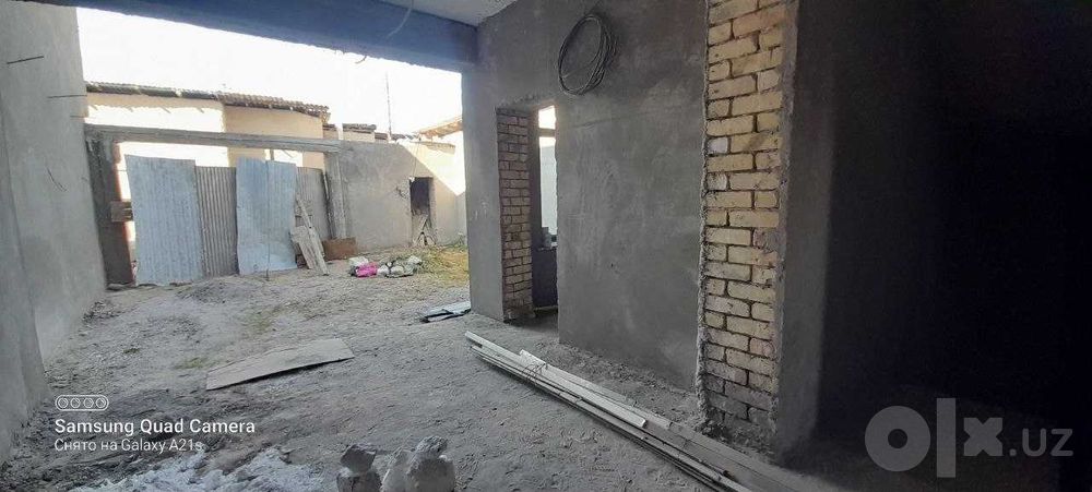 Olmazor tumani Chimboyda 2 sotil 3 qavatli korobka uy sotiladi.