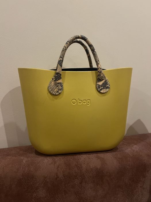 Obag - Жълта чанта с интересни дръжки.