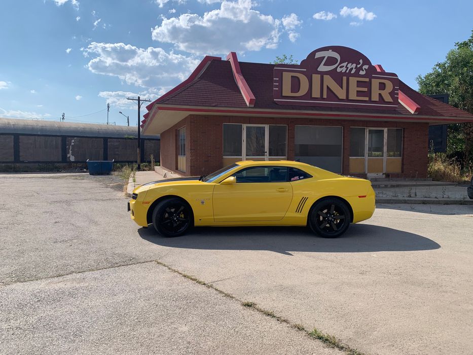 Bumblebee Camaro - кола за бал