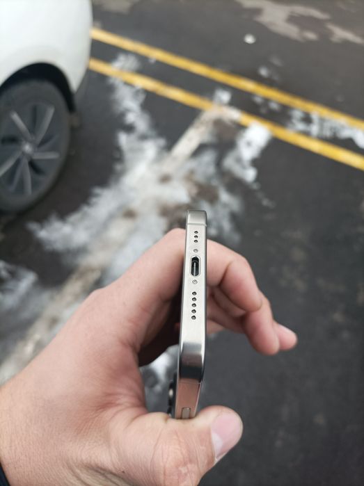 iPhone 16 pro Natural 99%