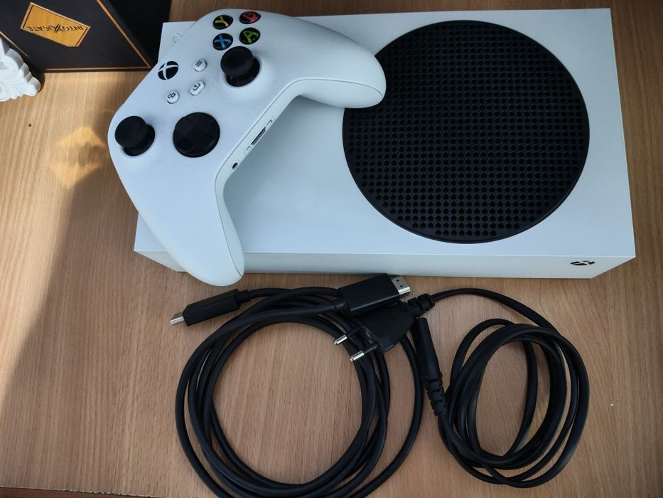 Vând Xbox seria S ,512 GB NOU