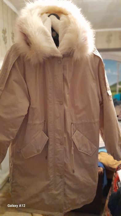 Зимний пуховик с капюшоном