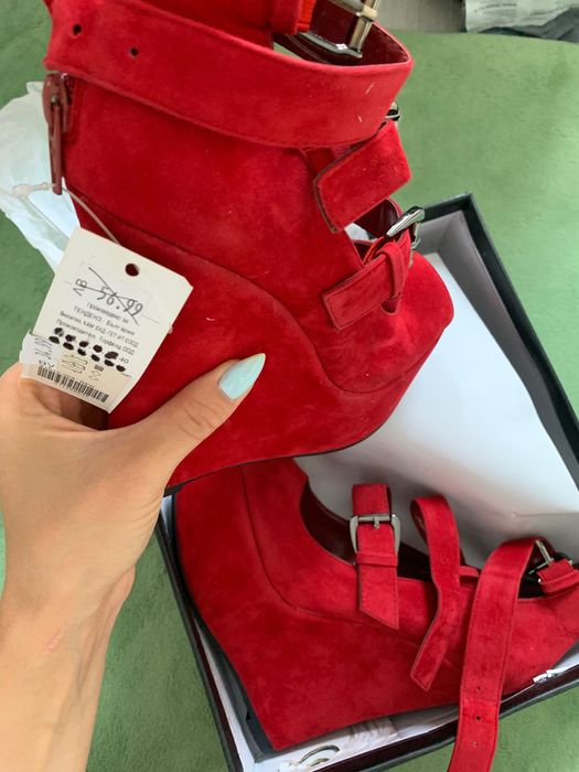 Червени платформи с каишка/велур