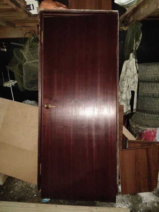 Продам деревянную дверь