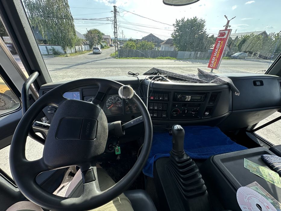 Volvo FL250 cu macara