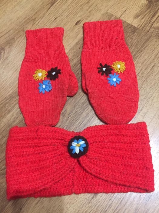 Зимни шапки, шалове и пуловери