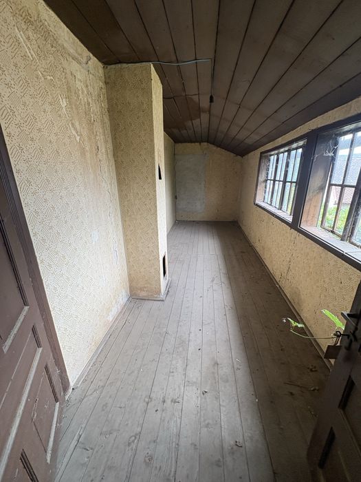 Casa de vanzare la drumul national