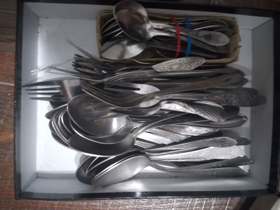 Посуда разная недорого.