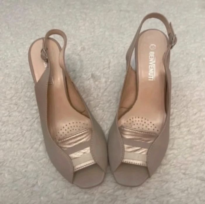 Pantofi decupati