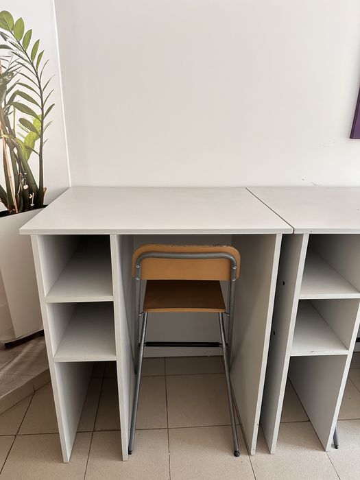 Vand 2 birouri cu scaune in stare perfecta