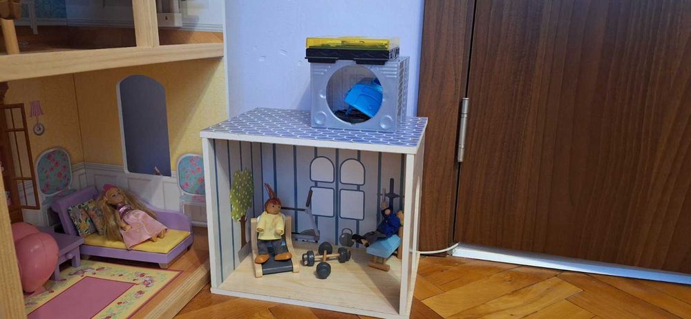 Детска дървена къща за кукли