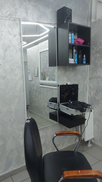 Oglinzi, post frizerie