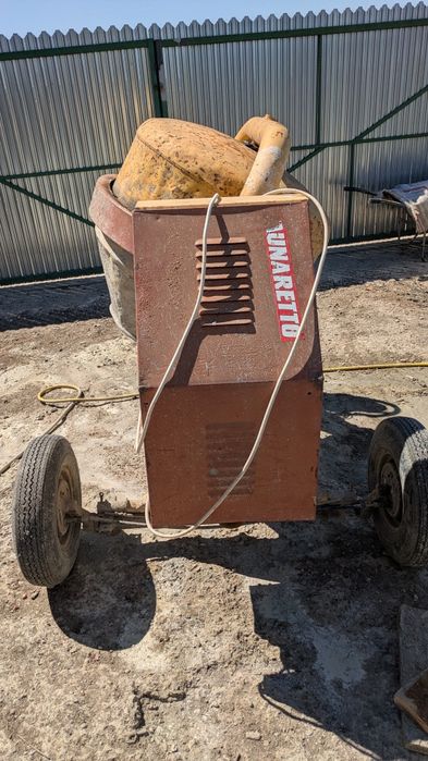 Vand grebla pentru tractor pentru strans iarba / Închiriez betoniera volum 5 roabe