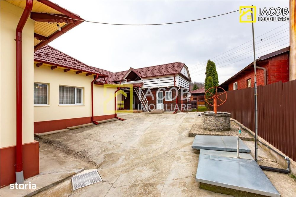 Casa, anexe, 3762 mp teren, 25000 mp padure, Comanesti, jud. Bacau