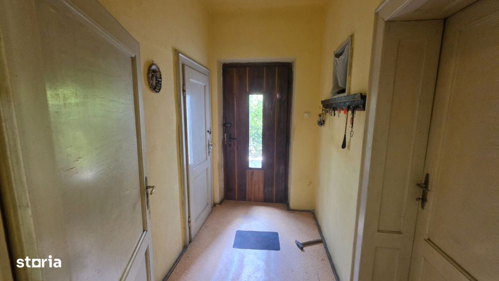 Apartament cu 4 camere , garaj si teren de 420 mp de vanzare zona Sub