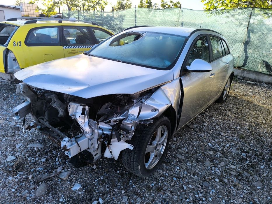 Opel Insignia 2.0d НА ЧАСТИ